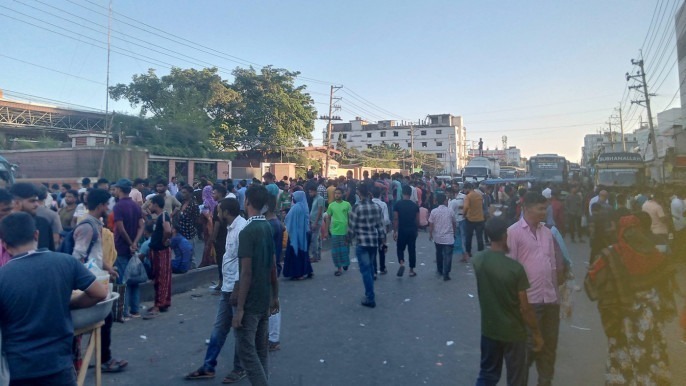 RMG workers block highway in Gazipur over unpaid wages